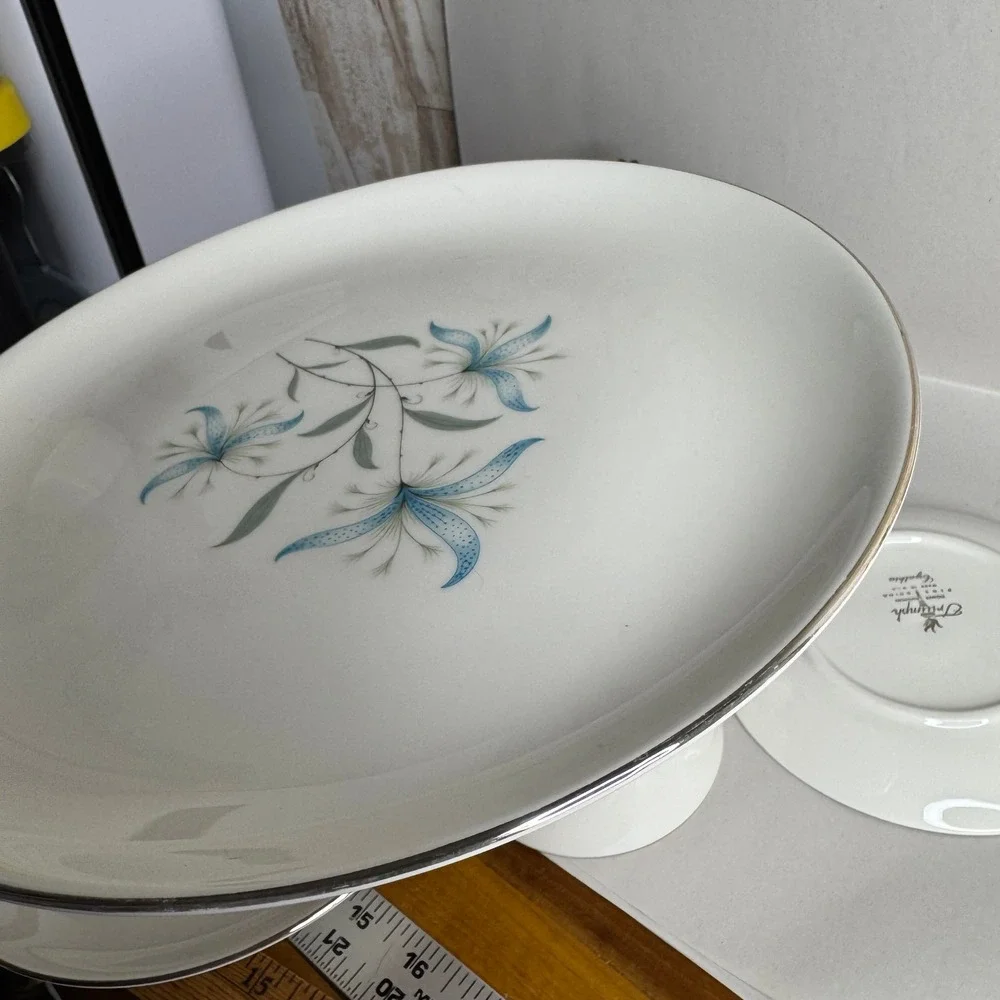 Homer Laughlin Triumph Cynthia Fine China 5 Piece Place Setting Blue Floral Lily